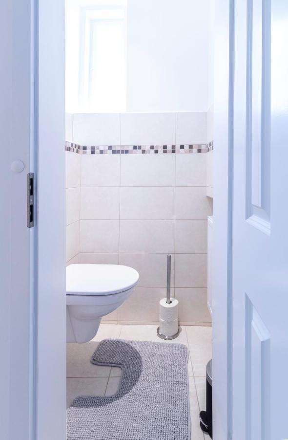 Apartment Comfortable, Specious With Inner Garden- Marzstrasse