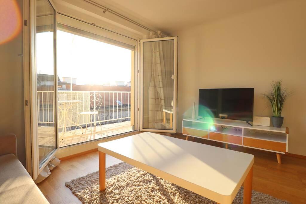 Brilliant View: Balcony Home, Modern, Stylish And Newly Renovated Apartment Vienna