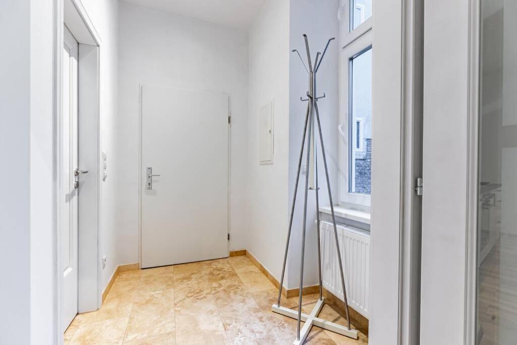Modern Next To Subway Station * Viena