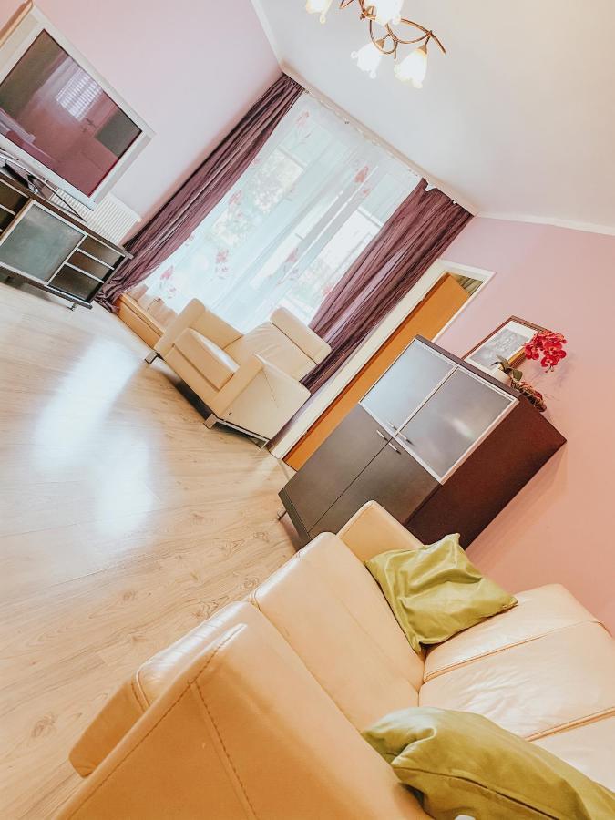 Citycenter+terrace+parking * Viena