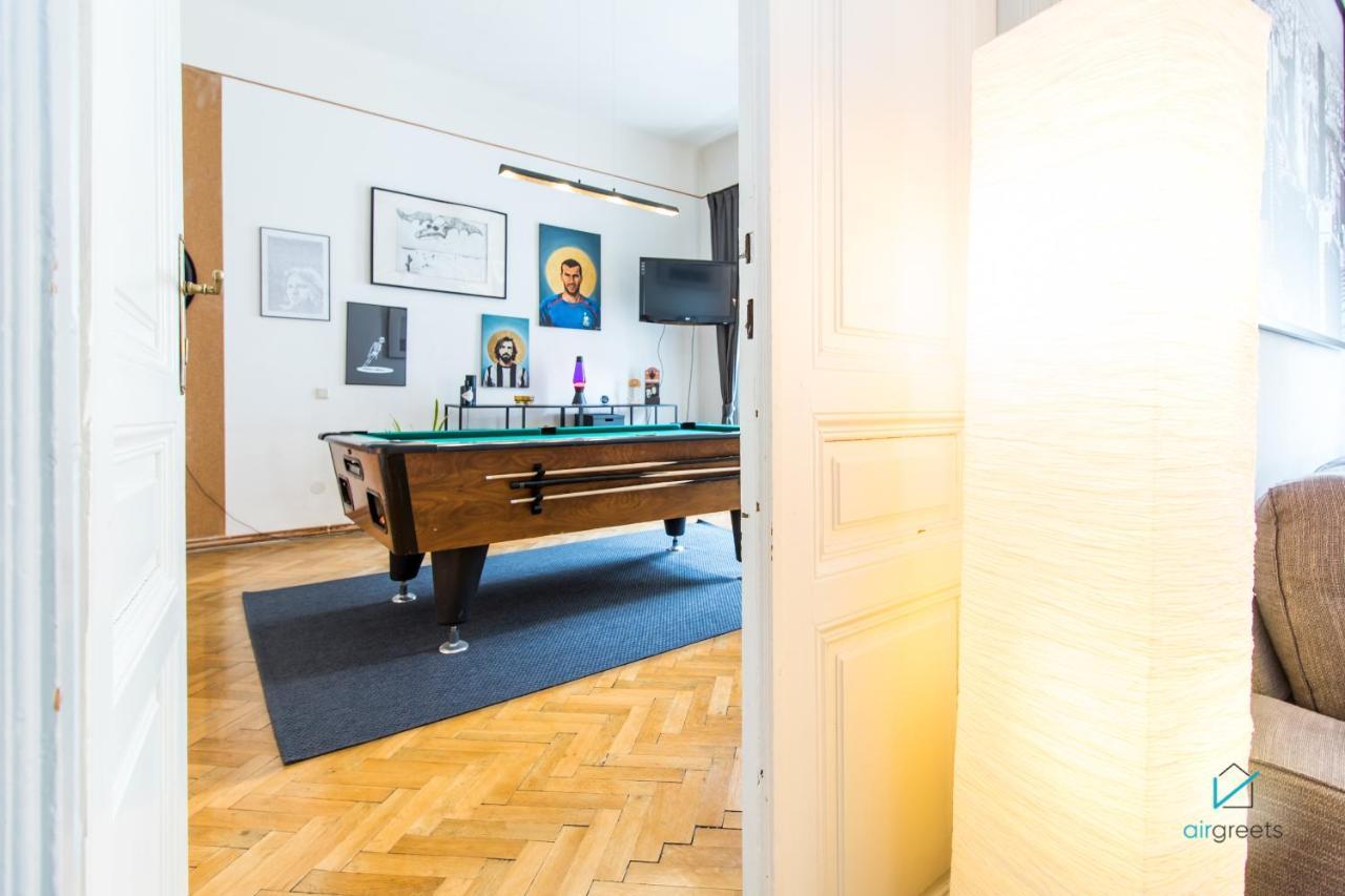 Spacious And Extraordinary Apartment *