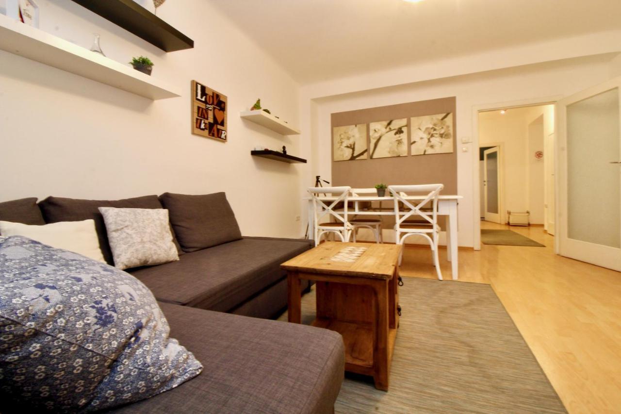 Gorgeous Hideout | Center *