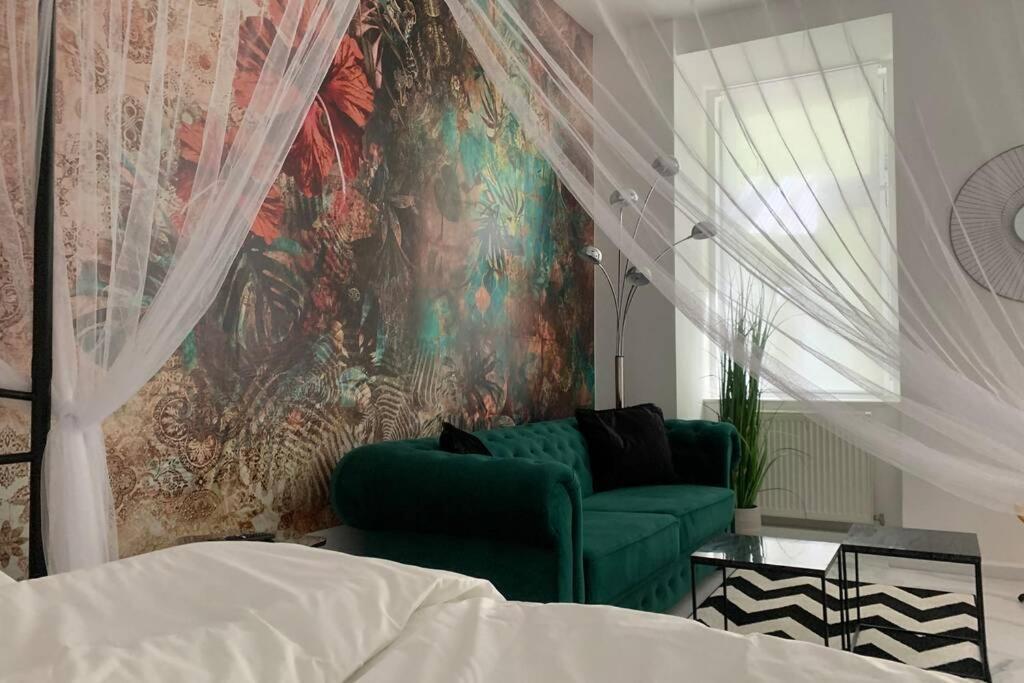 Cool Center Apt. @ Metro And Shopping Street Apartment *