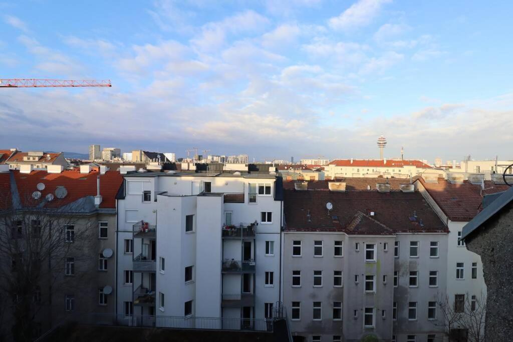 Brilliant View: Balcony Home, Modern, Stylish And Newly Renovated Apartment Vienna