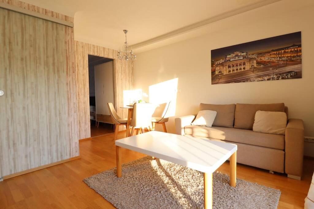 Brilliant View: Balcony Home, Modern, Stylish And Newly Renovated