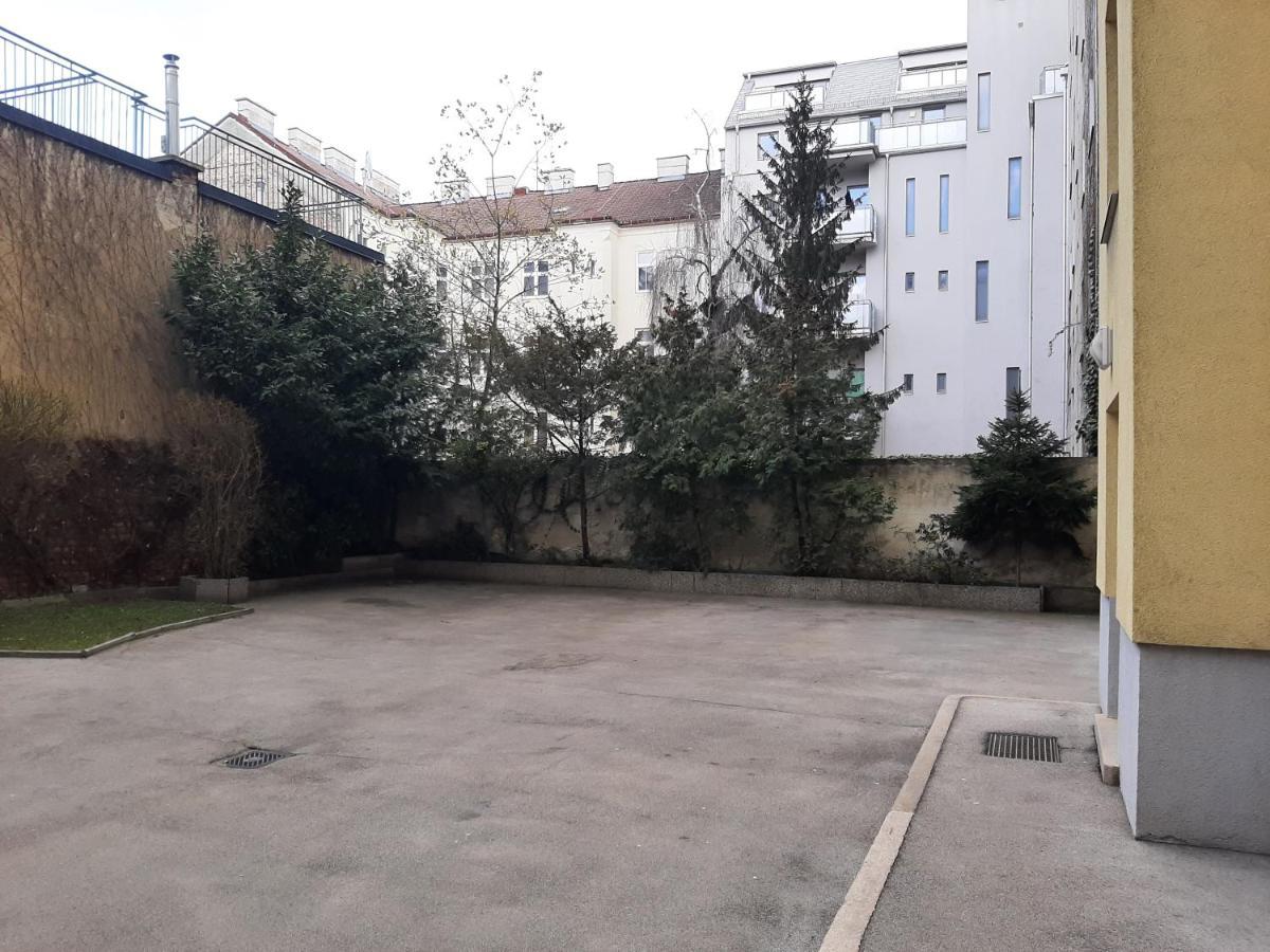 Brilliant View: Balcony Home, Modern, Stylish And Newly Renovated Apartment