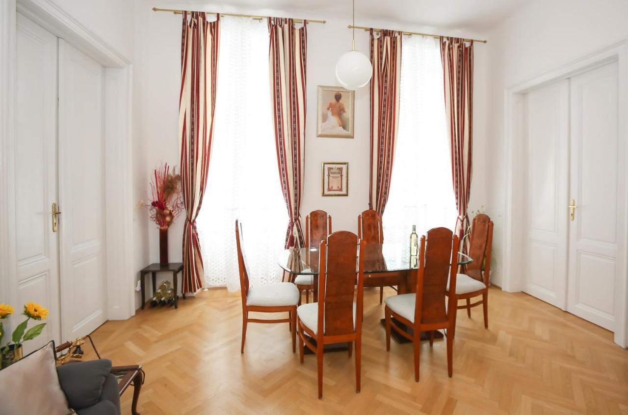 Opera Apartment *