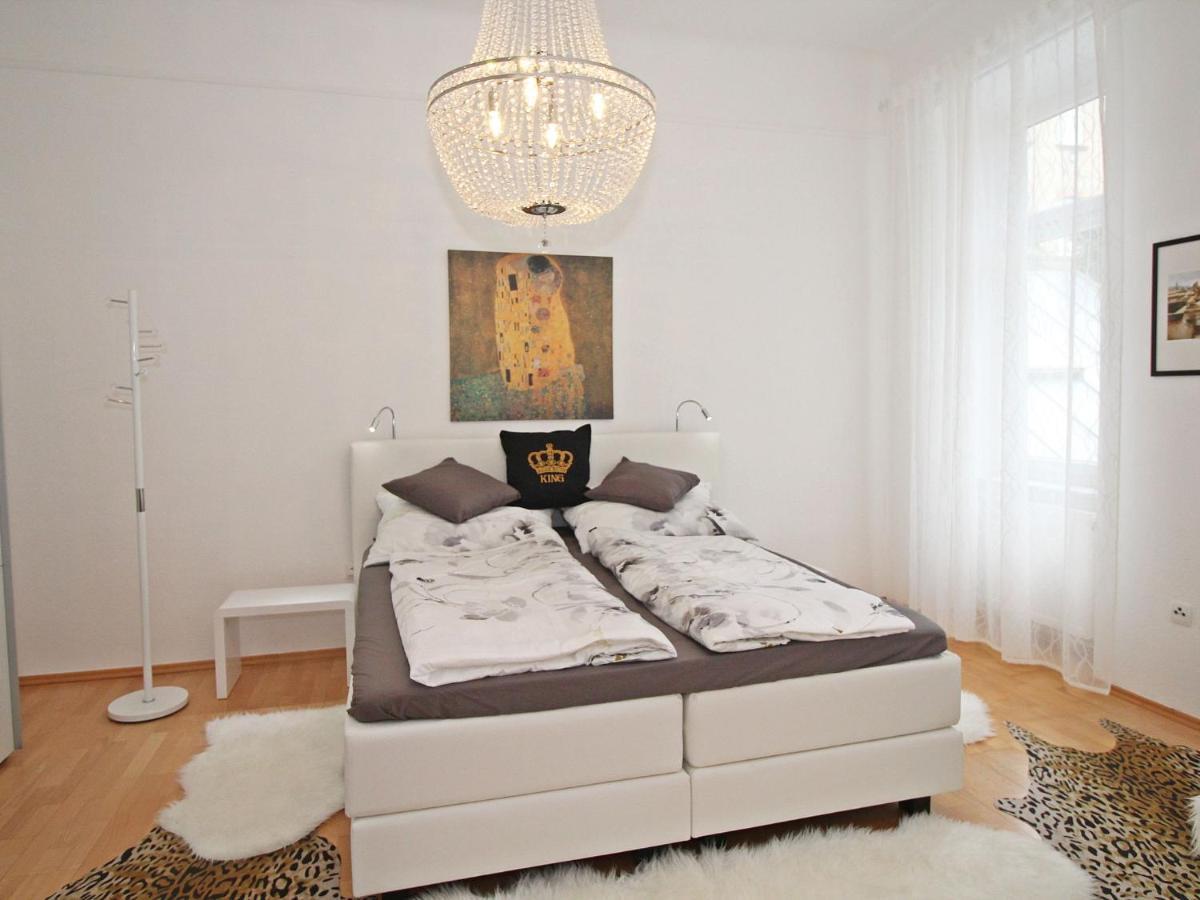 Apartment King's