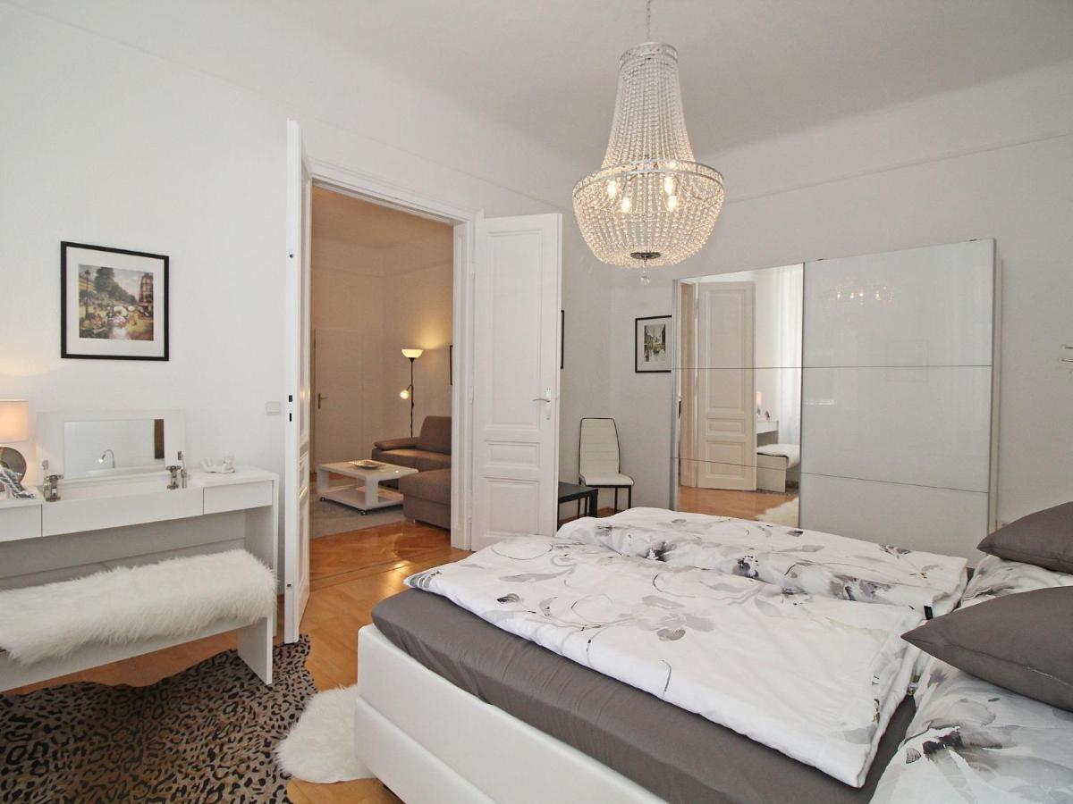 Apartment King's