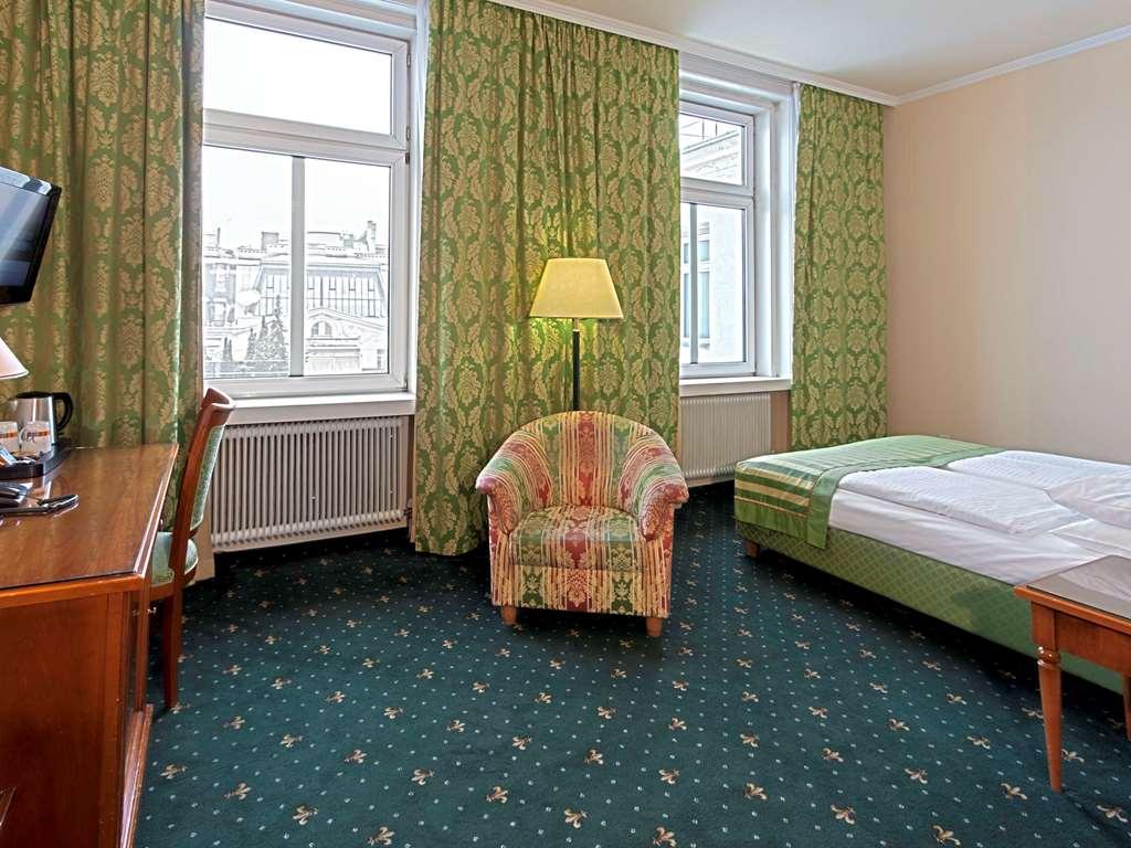Secession An Der Oper Vienna