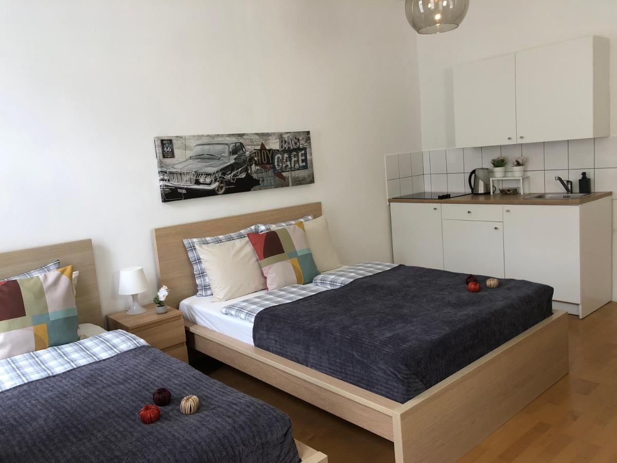 New, Bright Near The Metro! *
