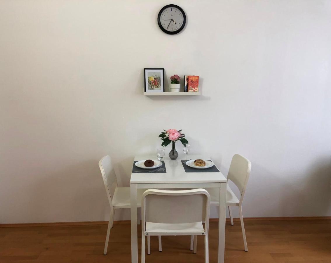 New, Bright Near The Metro! Vienna