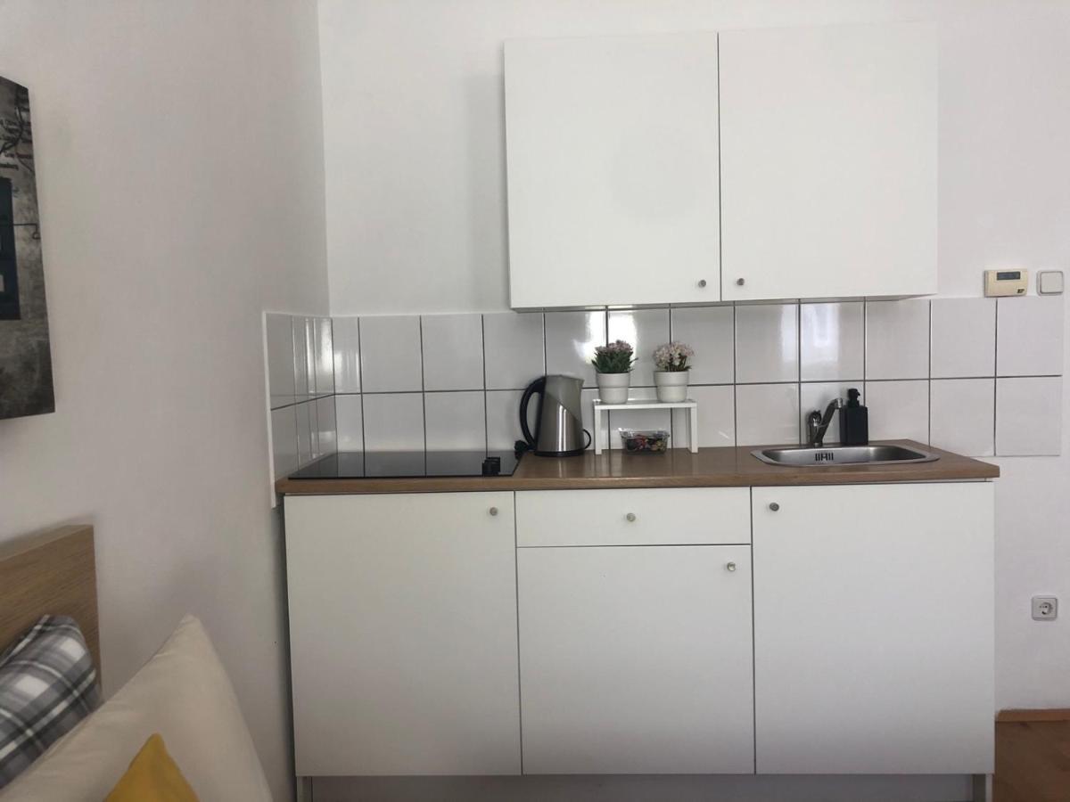 New, Bright Near The Metro!