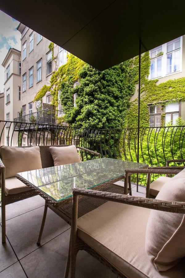 Premium Near Parlament In @yourvienna *