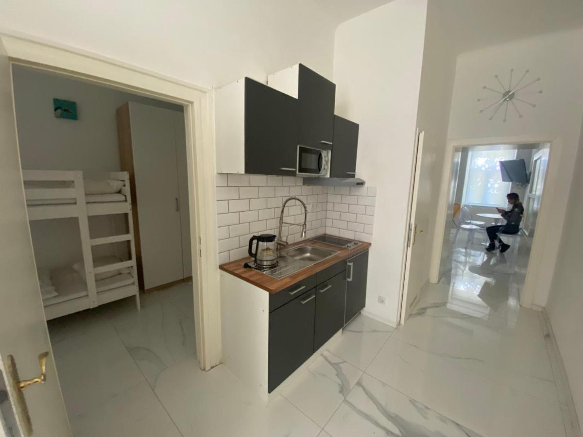 Apartment Cool Center Apt. @ Metro And Shopping Street *