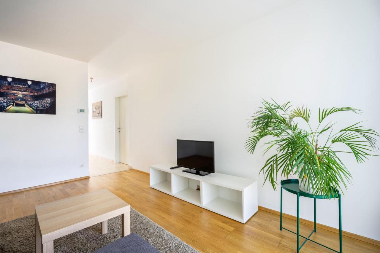 Apartment Donaufeld Living - Geräumiges Mit Balkon *