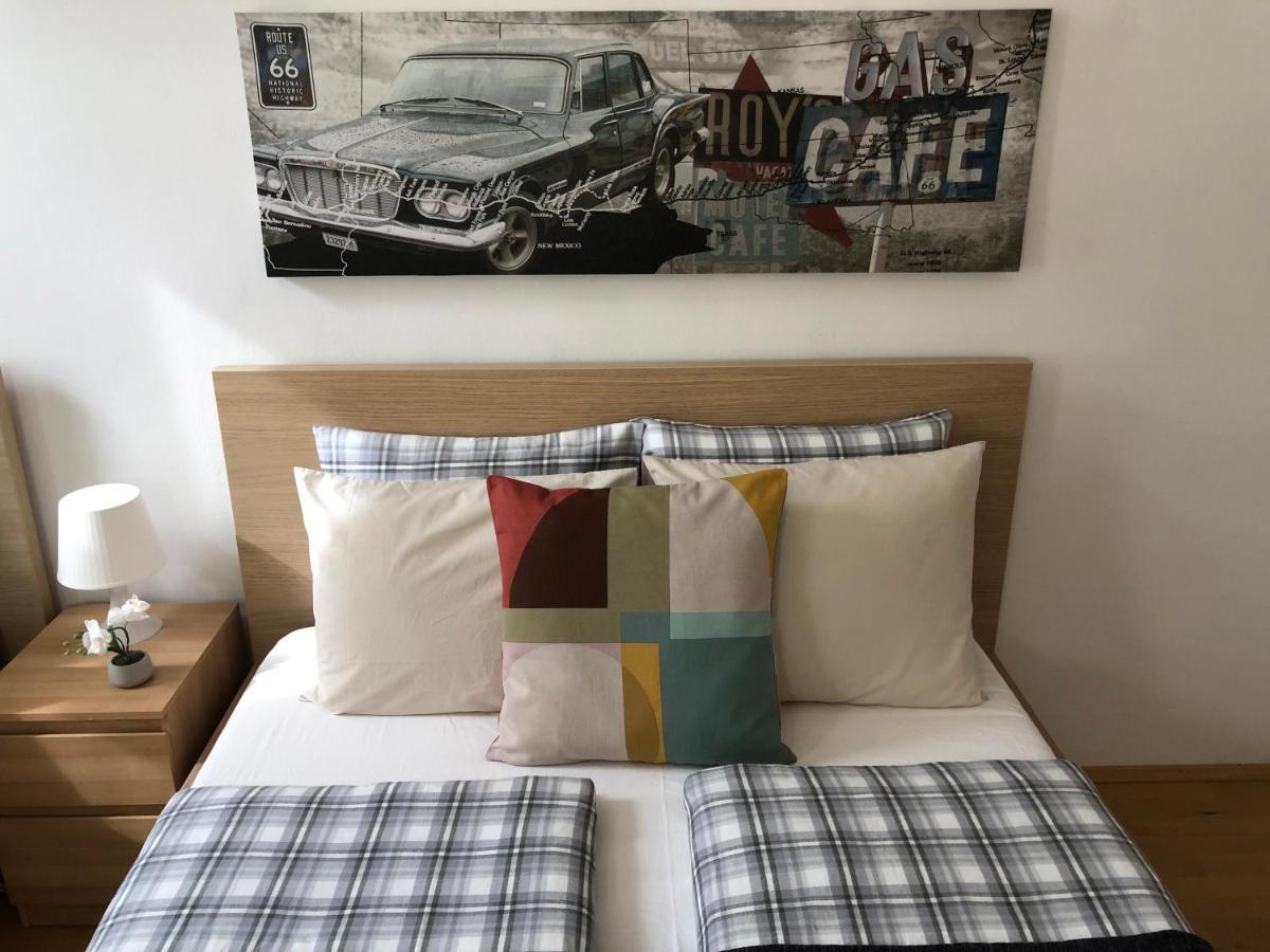 New, Bright Near The Metro! * Vienna
