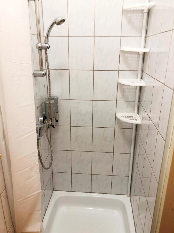 New, Bright Near The Metro! *