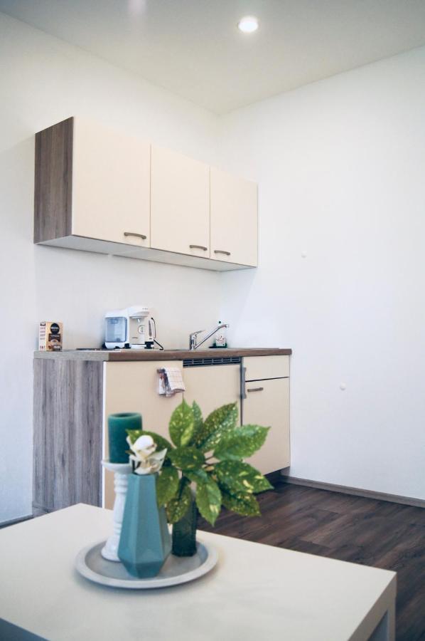 Beautiful 3 Center Apartment *