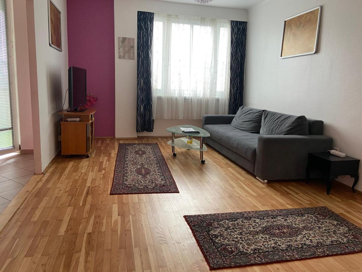 Apartment Domino *