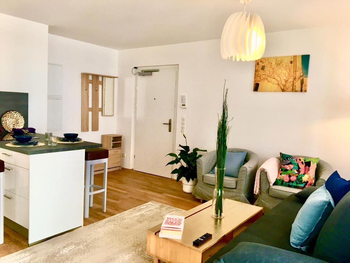 Messe-congress With Balcony Apartment Vienna