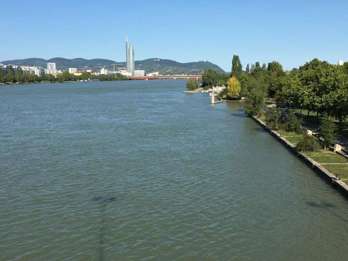 Modern Danube Apartment Vienna