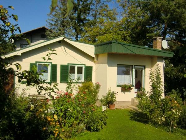Ferienhaus Im Garten Mit Pool Vienna