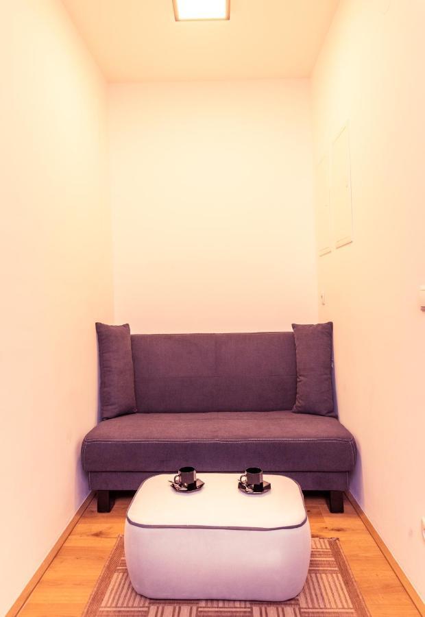 Senator Flats Petrus & Kardinal Nagl * Vienna