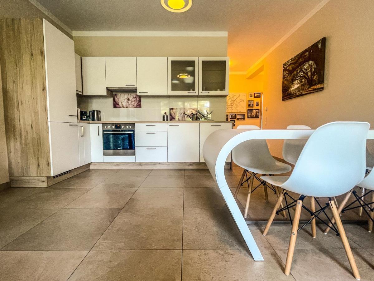 Side Apartment *