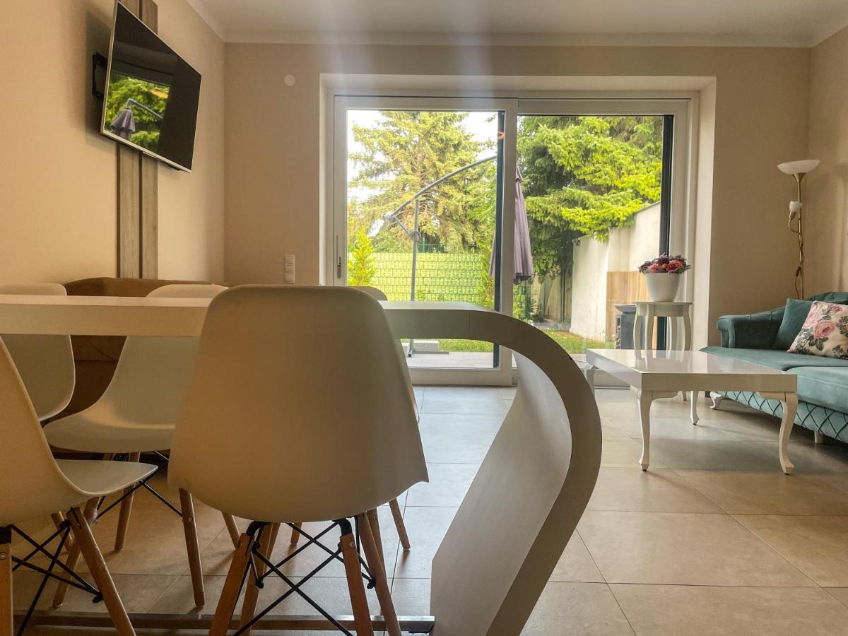 Side Apartment *