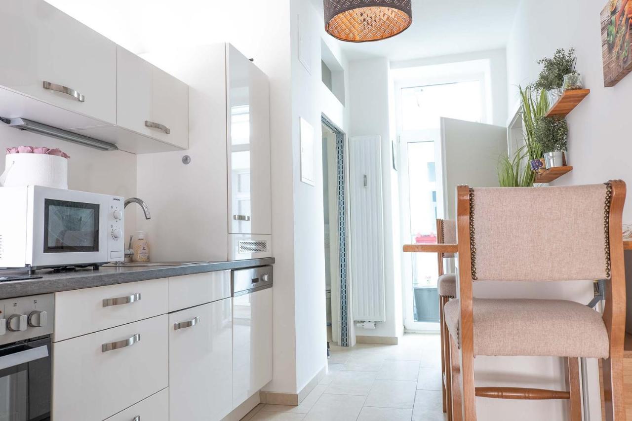 Apartment 2 & Balcony - Top Location! Vienna