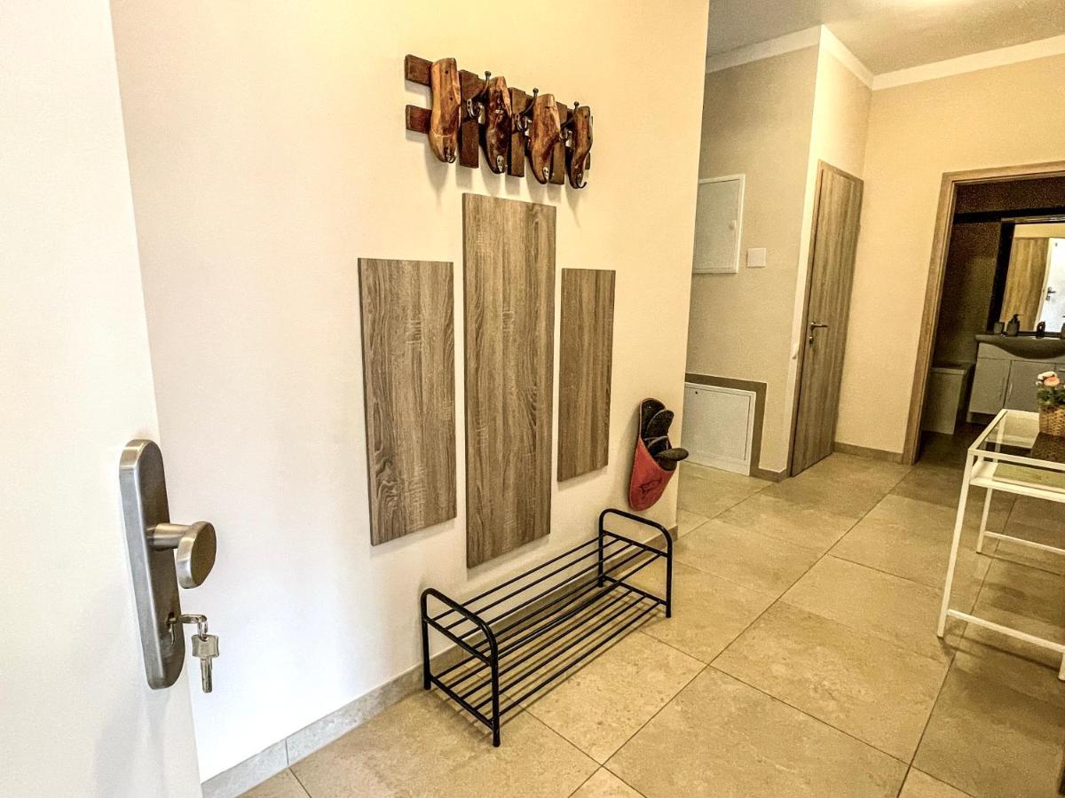 Side Apartment
