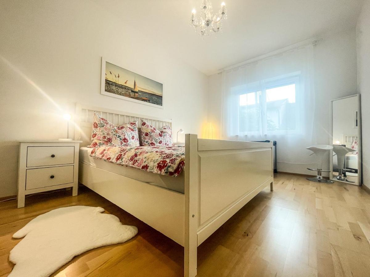 Side Apartment