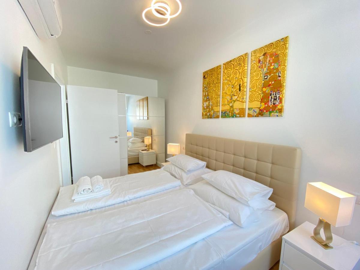 Steiner Residences Nestroyplatz Apartment