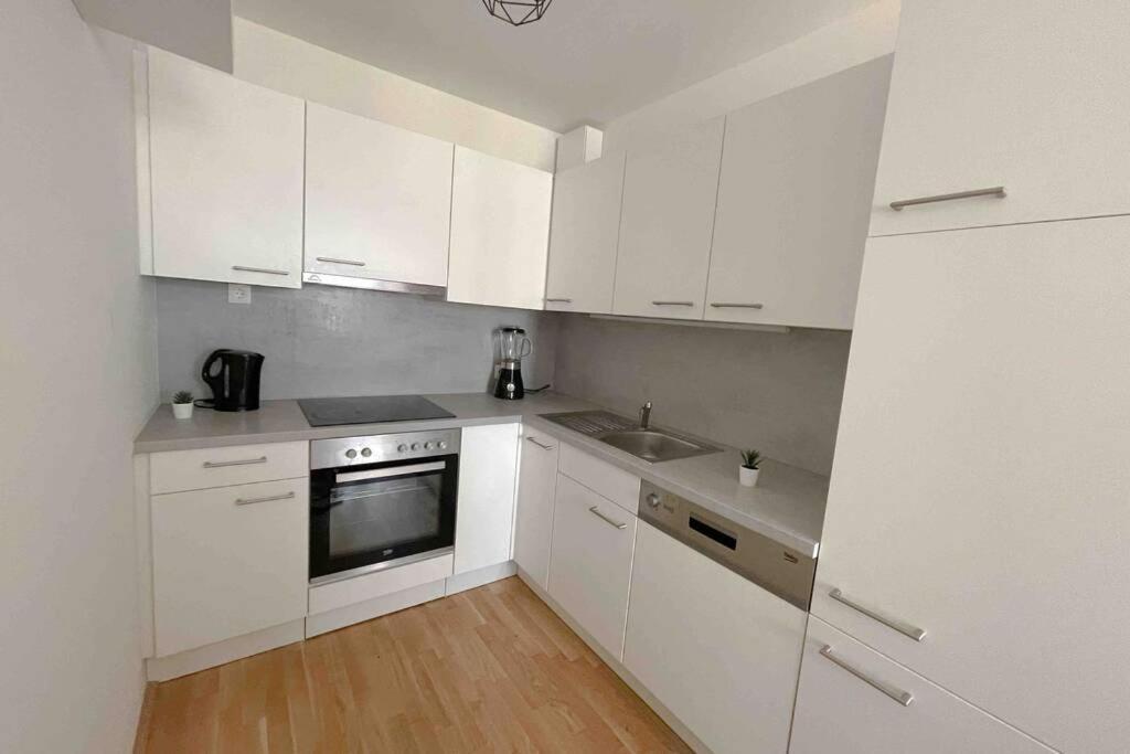 Apartment Modern & Sunny 52m2 With Balcony & Fast Wifi