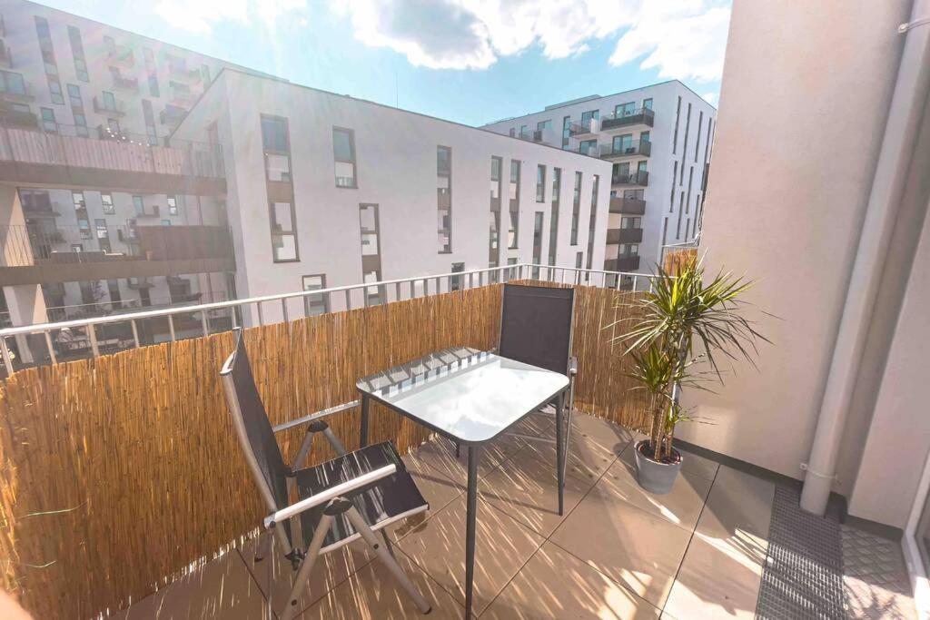 Apartment Modern & Sunny 52m2 With Balcony & Fast Wifi