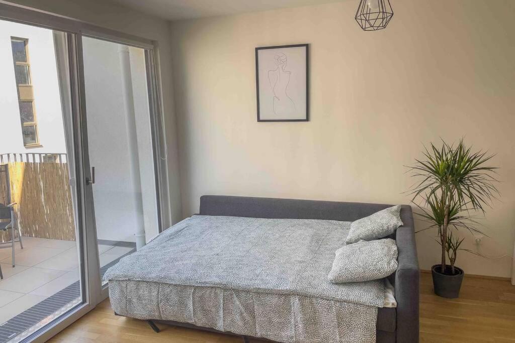 Modern & Sunny 52m2 With Balcony & Fast Wifi *