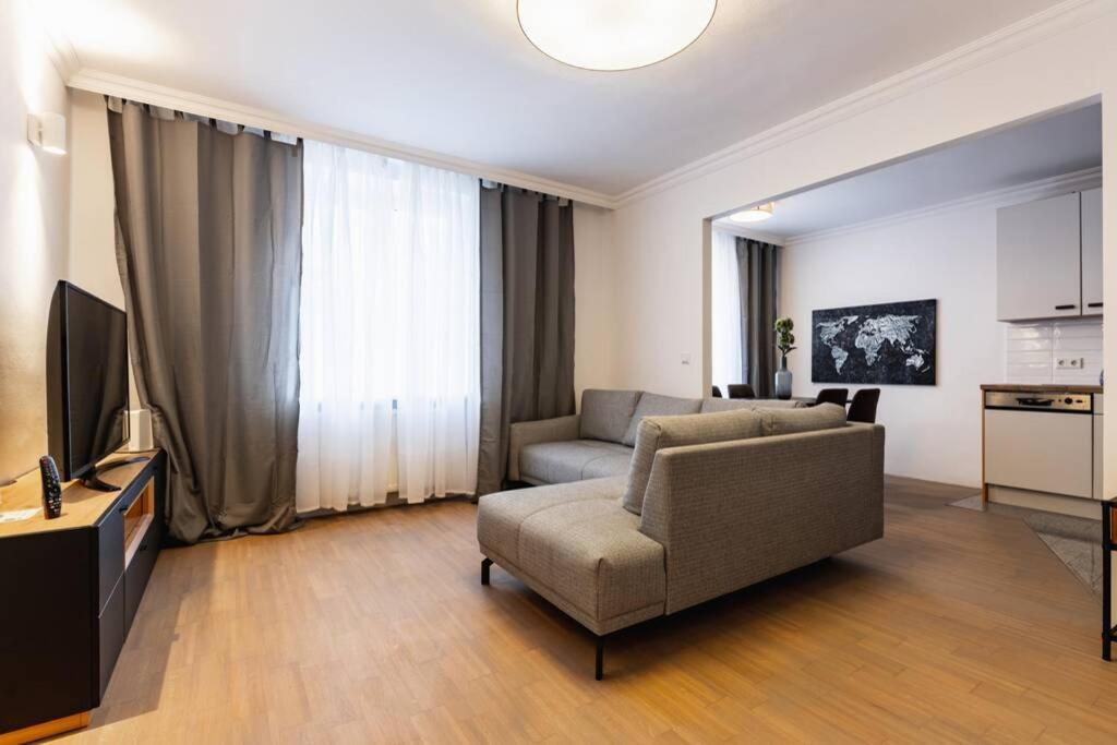 Chic One-bedroom With King-size Bed, Nestled In Vienna's Vibrant Heart Appartamento *