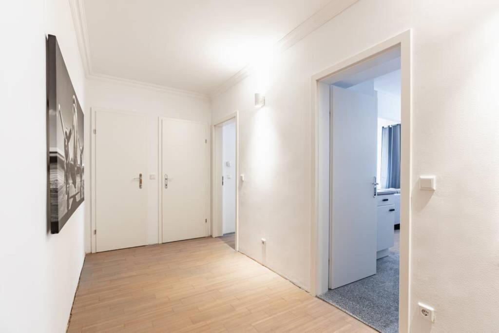 Chic One-bedroom With King-size Bed, Nestled In Vienna's Vibrant Heart Appartamento