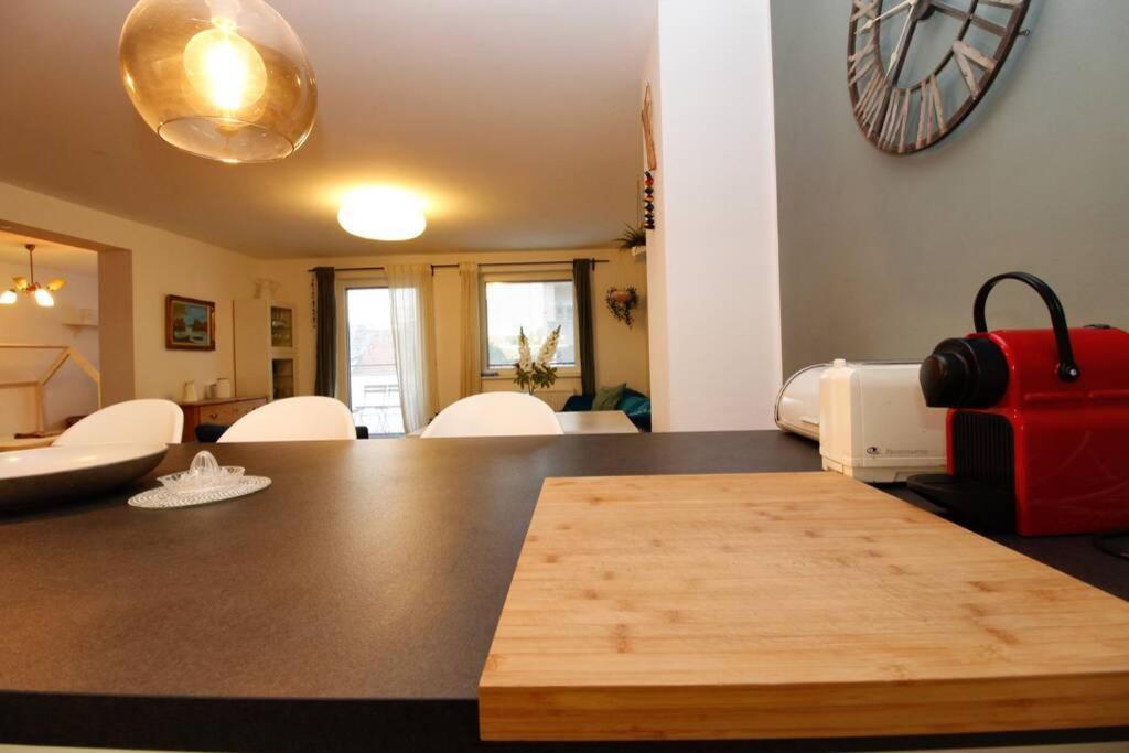 Apartment Modern Spacious, 2 Bedroom, Free Parking *