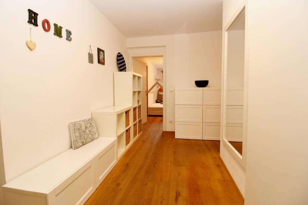 Apartment Modern Spacious, 2 Bedroom, Free Parking *