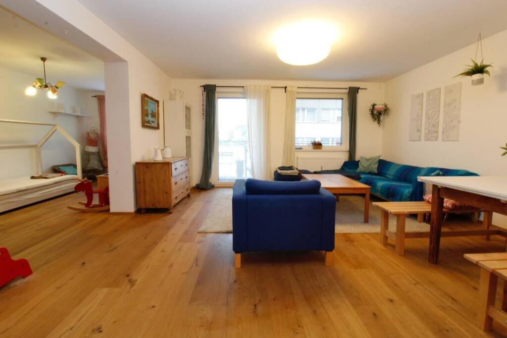 Apartment Modern Spacious, 2 Bedroom, Free Parking