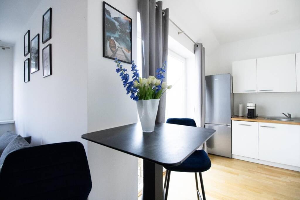 Sunny & Cozy Penthouse With Balcony L Dg4'14 * Wien
