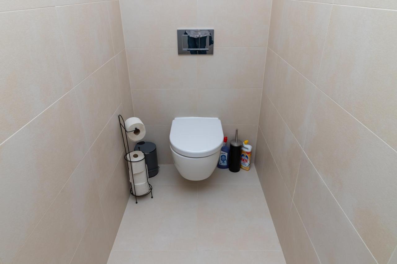 Maureen Lovely 2 Bedroom Unit With Community Pool Apartment Wien