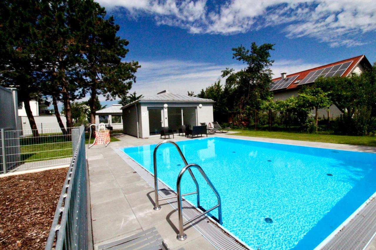 Apartment Maureen Lovely 2 Bedroom Unit With Community Pool
