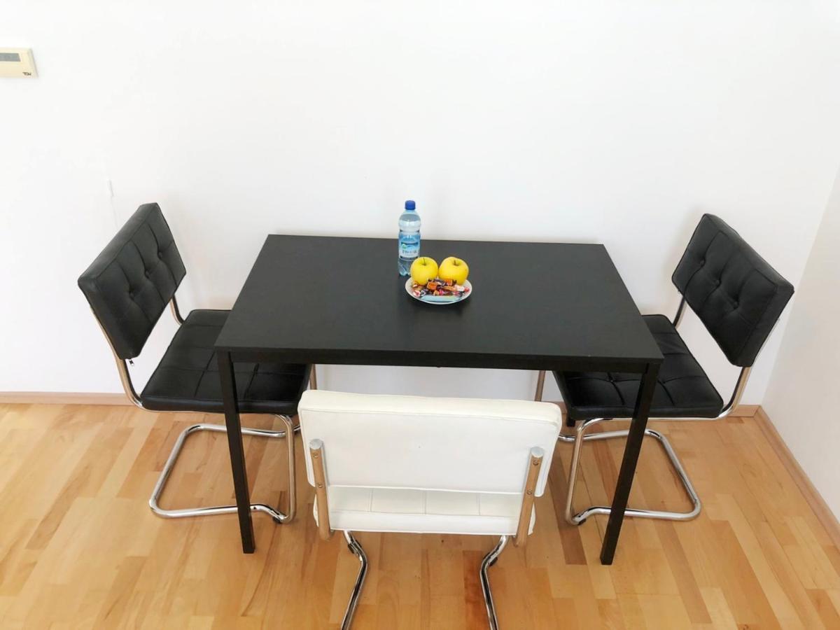 Away From Apartamento *