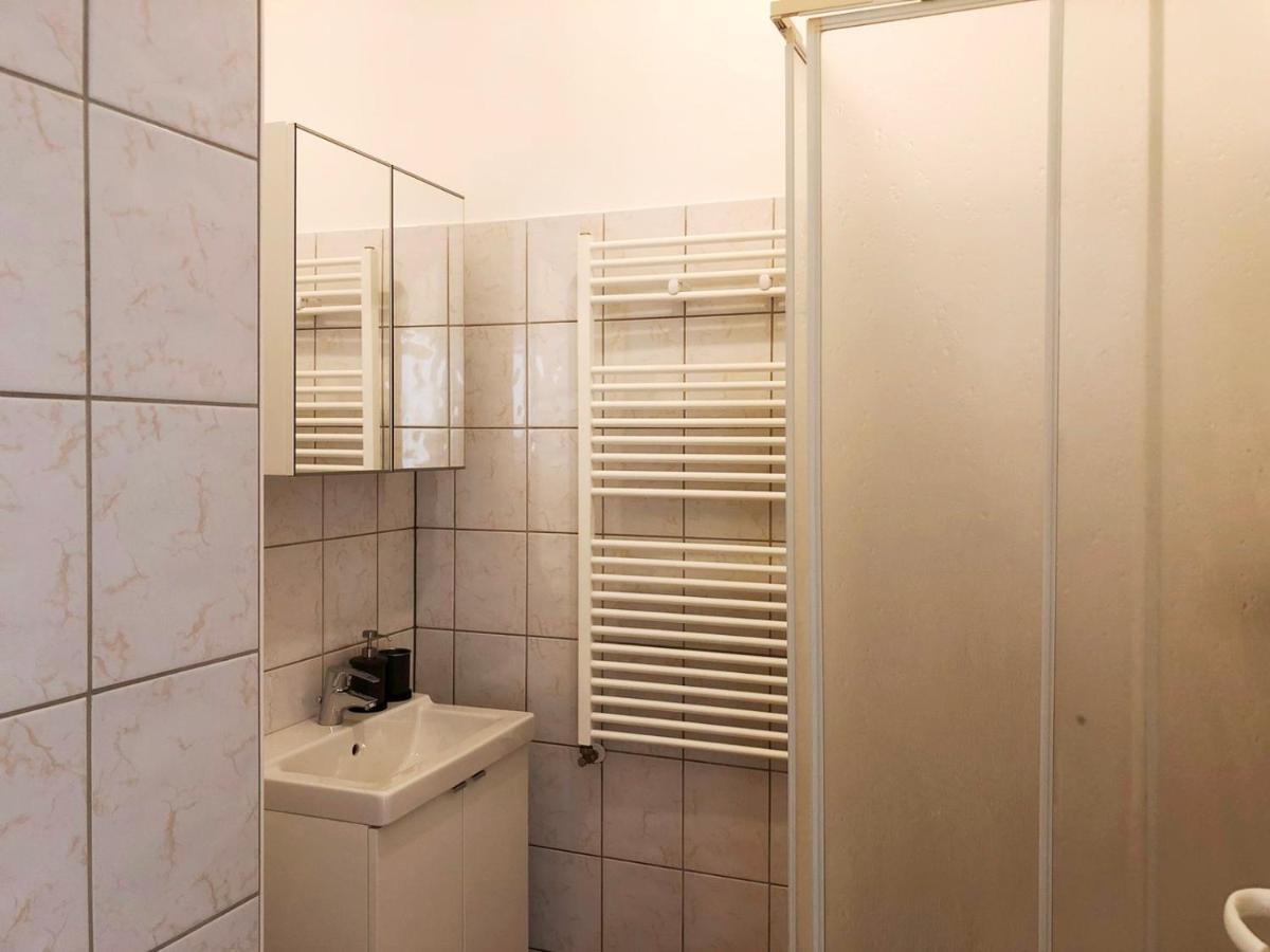 Away From Apartamento