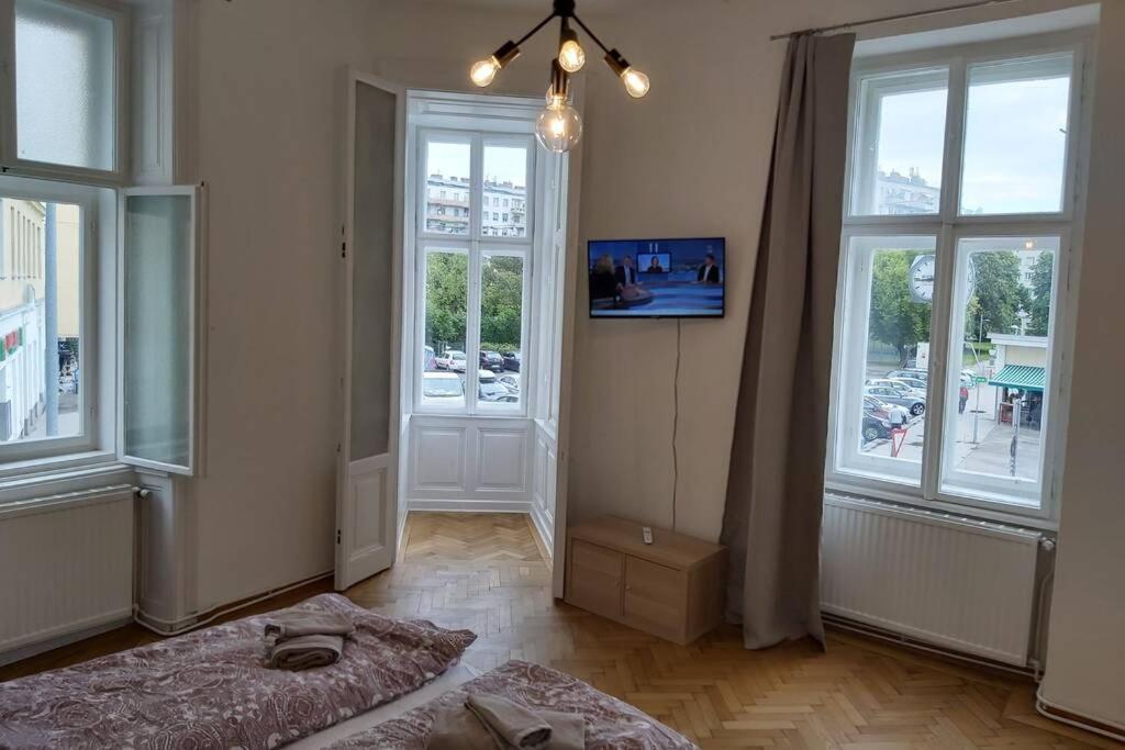 Lovely New 2 Bedroom Near Hannovamarkt Apartment
