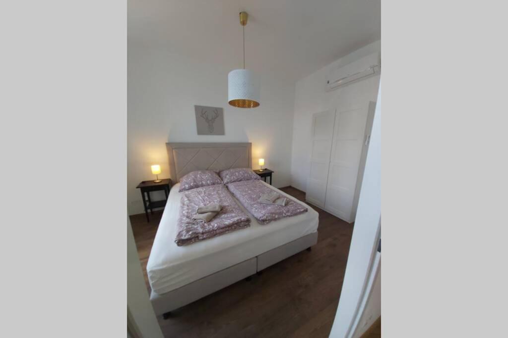 Apartment Lovely New 2 Bedroom Near Hannovamarkt *