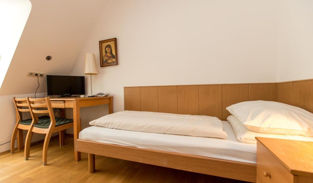 Gaestehaus Deutscher Orden Hotel *